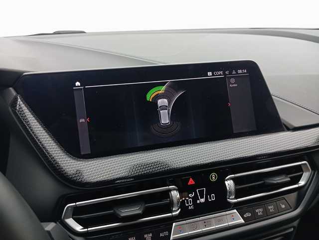 BMW Serie 1 118i color Blanco. Año 2024. 103KW(140CV). Gasolina. En concesionario Augusta Aragon S.A. de Zaragoza