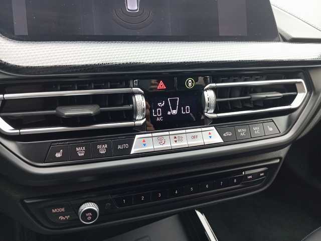 BMW Serie 1 118i color Blanco. Año 2024. 103KW(140CV). Gasolina. En concesionario Augusta Aragon S.A. de Zaragoza