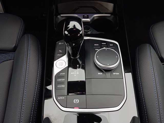 BMW Serie 1 118i color Blanco. Año 2024. 103KW(140CV). Gasolina. En concesionario Augusta Aragon S.A. de Zaragoza