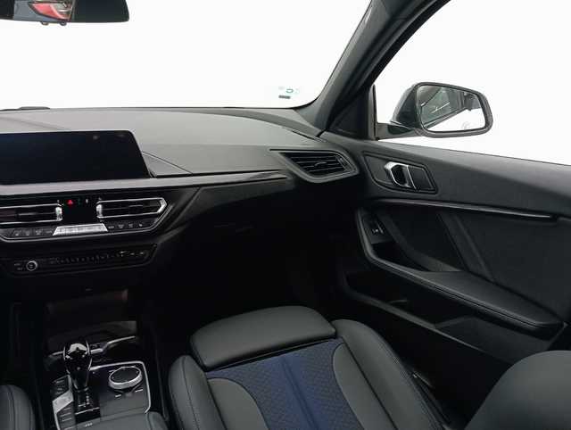 BMW Serie 1 118i color Blanco. Año 2024. 103KW(140CV). Gasolina. En concesionario Augusta Aragon S.A. de Zaragoza