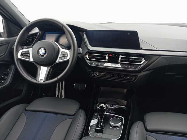 BMW Serie 1 118i color Blanco. Año 2024. 103KW(140CV). Gasolina. En concesionario Augusta Aragon S.A. de Zaragoza