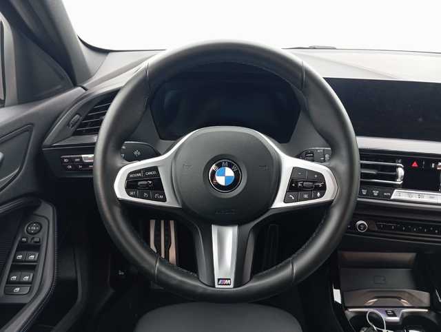 BMW Serie 1 118i color Blanco. Año 2024. 103KW(140CV). Gasolina. En concesionario Augusta Aragon S.A. de Zaragoza