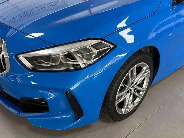 BMW Serie 1 118d color Azul. Año 2024. 110KW(150CV). Diésel. En concesionario Triocar Gijón (Bmw y Mini) de Asturias