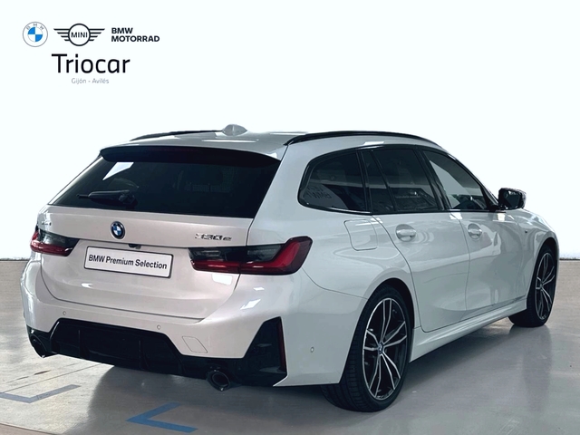 BMW Serie 3 330e Touring color Blanco. Año 2024. 215KW(292CV). Híbrido Electro/Gasolina. En concesionario Triocar Gijón (Bmw y Mini) de Asturias