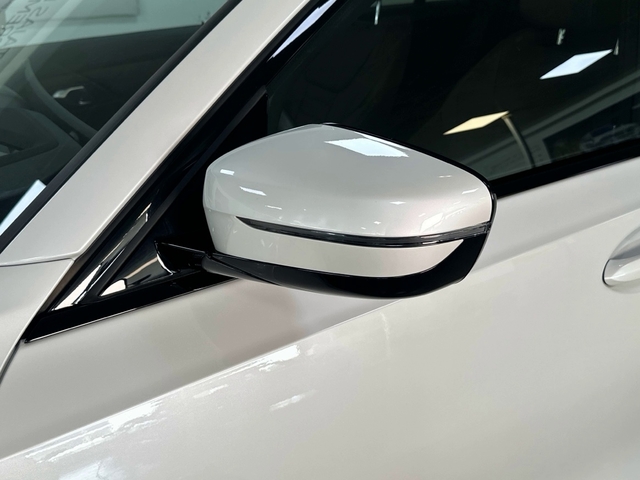 BMW Serie 3 330e Touring color Blanco. Año 2024. 215KW(292CV). Híbrido Electro/Gasolina. En concesionario Triocar Gijón (Bmw y Mini) de Asturias
