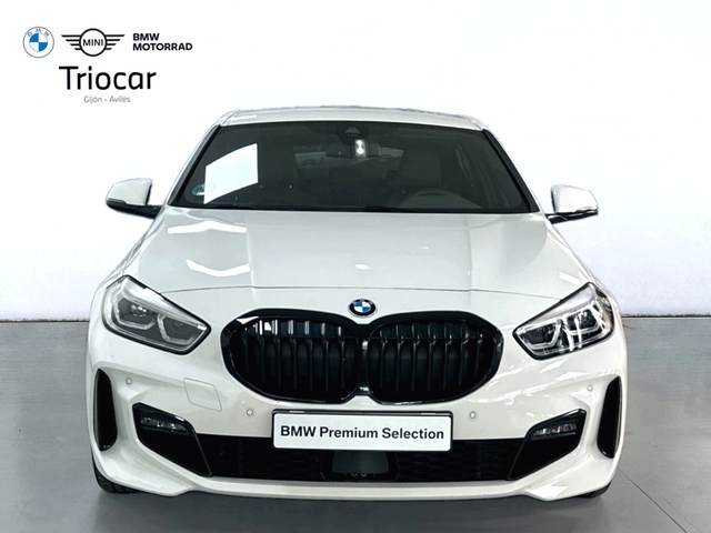 BMW Serie 1 118i color Blanco. Año 2024. 103KW(140CV). Gasolina. En concesionario Triocar Gijón (Bmw y Mini) de Asturias