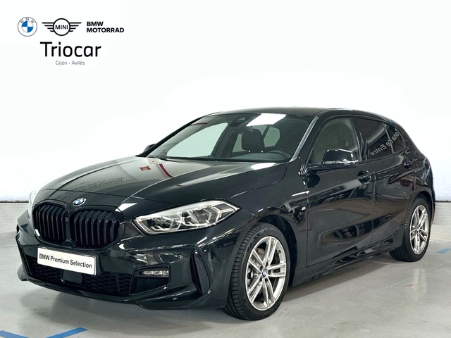 BMW Serie 1 118d color Negro. Año 2024. 110KW(150CV). Diésel. En concesionario Triocar Gijón (Bmw y Mini) de Asturias