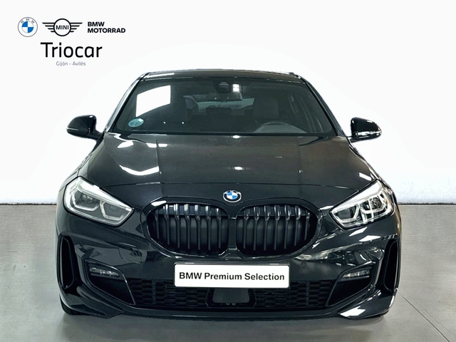 BMW Serie 1 118d color Negro. Año 2024. 110KW(150CV). Diésel. En concesionario Triocar Gijón (Bmw y Mini) de Asturias