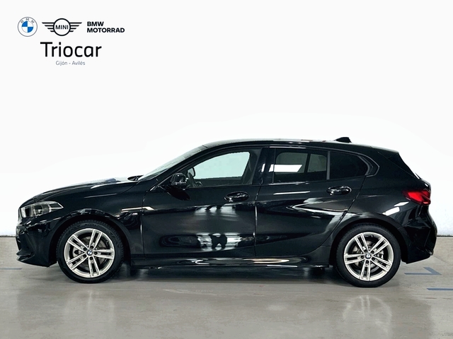 BMW Serie 1 118d color Negro. Año 2024. 110KW(150CV). Diésel. En concesionario Triocar Gijón (Bmw y Mini) de Asturias