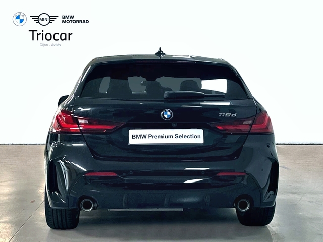 BMW Serie 1 118d color Negro. Año 2024. 110KW(150CV). Diésel. En concesionario Triocar Gijón (Bmw y Mini) de Asturias