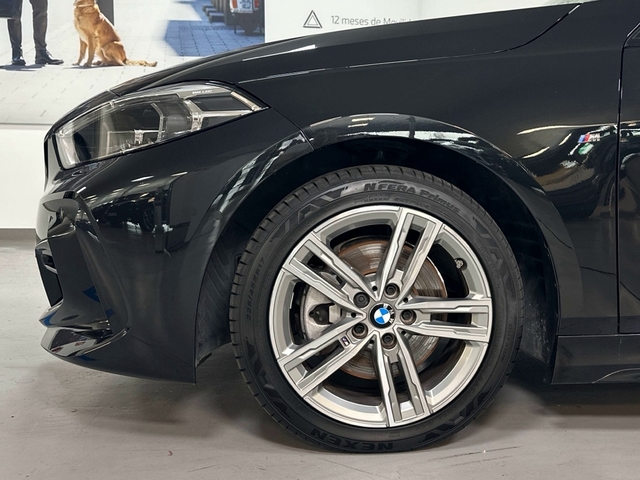 BMW Serie 1 118d color Negro. Año 2024. 110KW(150CV). Diésel. En concesionario Triocar Gijón (Bmw y Mini) de Asturias