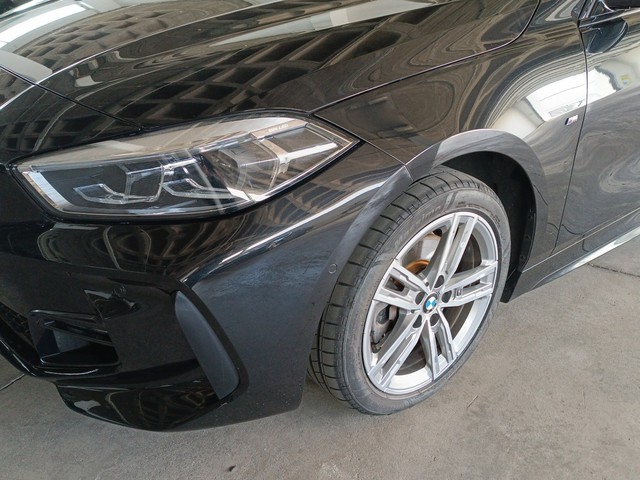 BMW Serie 1 118i color Negro. Año 2021. 103KW(140CV). Gasolina. En concesionario TACO de Sta. C. Tenerife