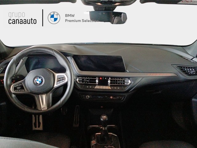 BMW Serie 1 118i color Negro. Año 2021. 103KW(140CV). Gasolina. En concesionario TACO de Sta. C. Tenerife