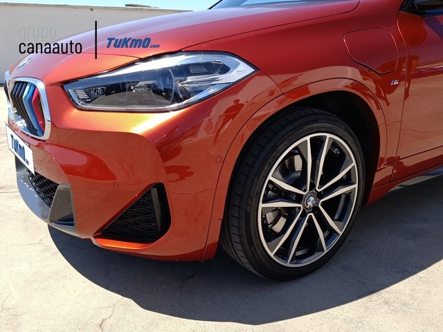 BMW X2 xDrive25e color Naranja. Año 2021. 162KW(220CV). Híbrido Electro/Gasolina. En concesionario LAS CHAFIRAS de Sta. C. Tenerife