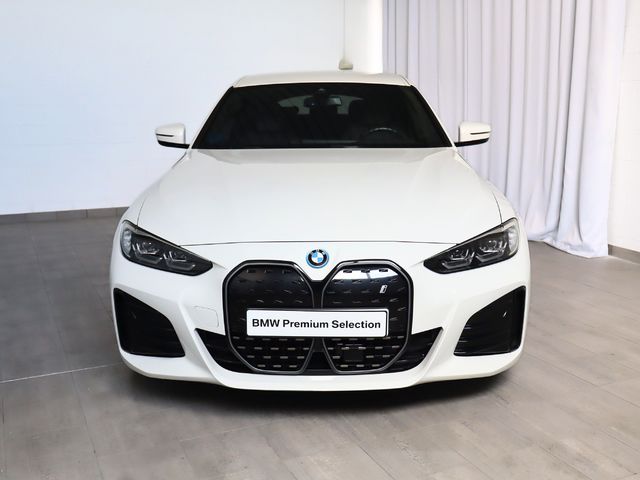 BMW i4 eDrive40 color Blanco. Año 2023. 250KW(340CV). Eléctrico. En concesionario Pruna Motor, S.L de Barcelona