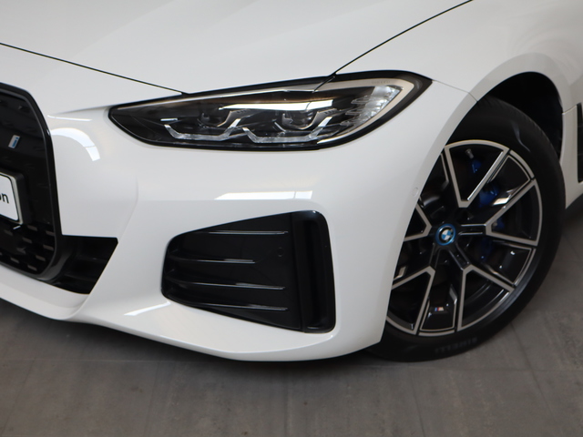 BMW i4 eDrive40 color Blanco. Año 2023. 250KW(340CV). Eléctrico. En concesionario Pruna Motor, S.L de Barcelona