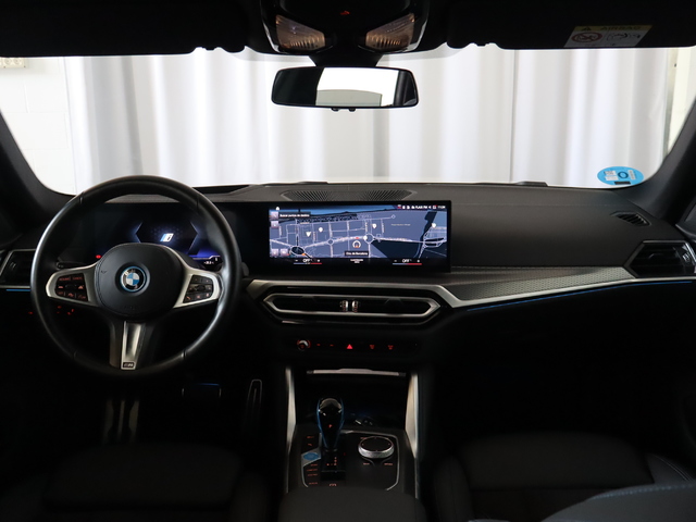 BMW i4 eDrive40 color Blanco. Año 2023. 250KW(340CV). Eléctrico. En concesionario Pruna Motor, S.L de Barcelona