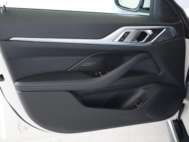 BMW i4 eDrive40 color Blanco. Año 2023. 250KW(340CV). Eléctrico. En concesionario Pruna Motor, S.L de Barcelona