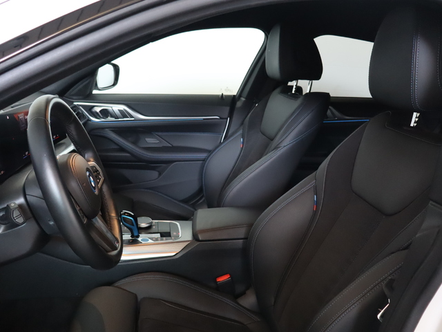 BMW i4 eDrive40 color Blanco. Año 2023. 250KW(340CV). Eléctrico. En concesionario Pruna Motor, S.L de Barcelona