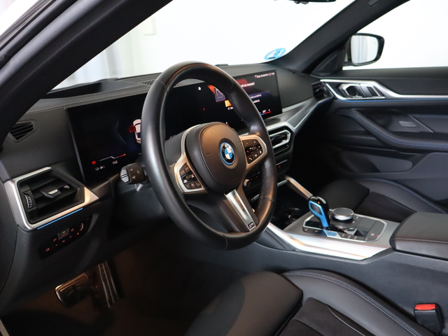 BMW i4 eDrive40 color Blanco. Año 2023. 250KW(340CV). Eléctrico. En concesionario Pruna Motor, S.L de Barcelona