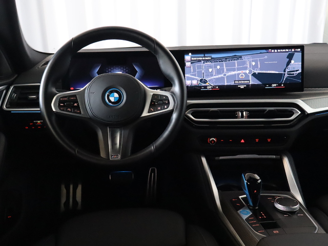 BMW i4 eDrive40 color Blanco. Año 2023. 250KW(340CV). Eléctrico. En concesionario Pruna Motor, S.L de Barcelona