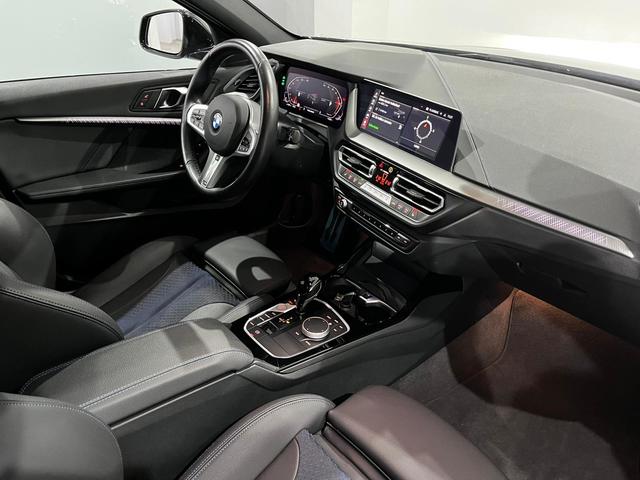 BMW Serie 1 118i color Negro. Año 2024. 103KW(140CV). Gasolina. En concesionario Unicars Ponent de Lleida