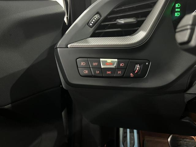 BMW Serie 1 118i color Negro. Año 2024. 103KW(140CV). Gasolina. En concesionario Unicars Ponent de Lleida
