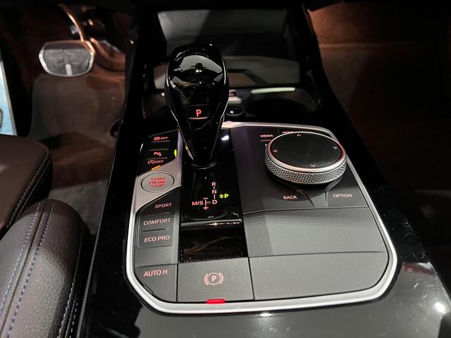 BMW Serie 1 118i color Negro. Año 2024. 103KW(140CV). Gasolina. En concesionario Unicars Ponent de Lleida