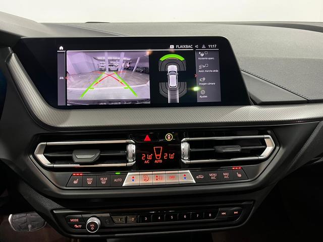 BMW Serie 1 118i color Negro. Año 2024. 103KW(140CV). Gasolina. En concesionario Unicars Ponent de Lleida