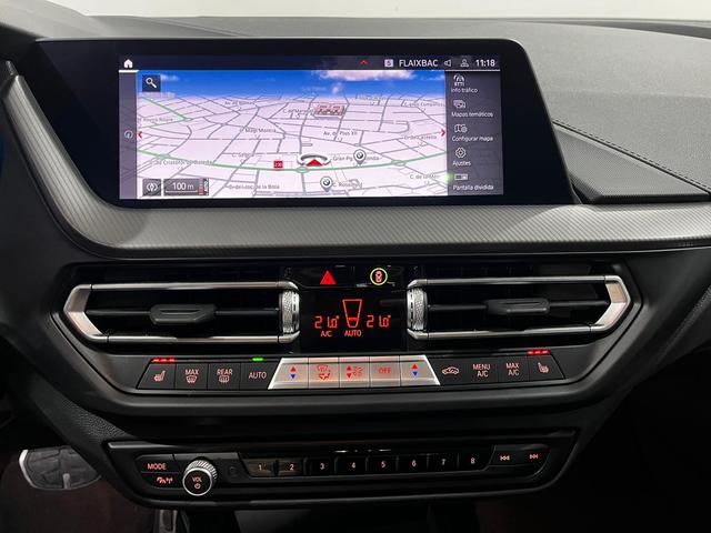 BMW Serie 1 118i color Negro. Año 2024. 103KW(140CV). Gasolina. En concesionario Unicars Ponent de Lleida