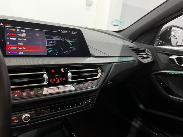 BMW Serie 1 118i color Negro. Año 2024. 103KW(140CV). Gasolina. En concesionario Unicars Ponent de Lleida
