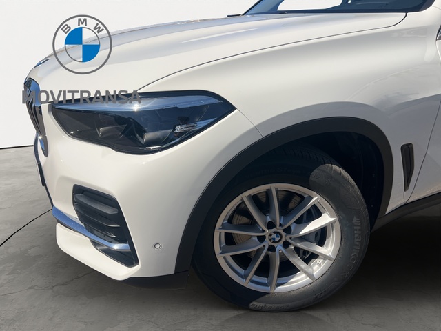 BMW X5 xDrive30d color Blanco. Año 2022. 210KW(286CV). Híbrido Electro/Diesel. En concesionario Movitransa Cars Jerez de Cádiz