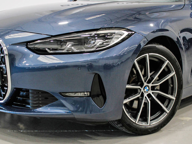 BMW Serie 4 420i Cabrio color Azul. Año 2022. 135KW(184CV). Gasolina. En concesionario Barcelona Premium -- GRAN VIA de Barcelona