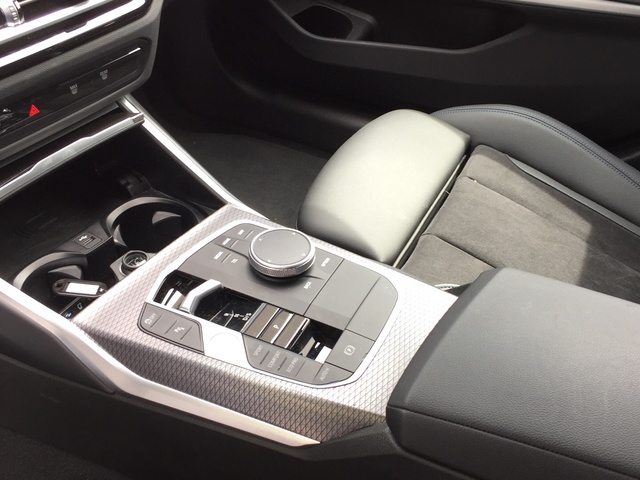 BMW Serie 3 318d color Blanco. Año 2024. 110KW(150CV). Diésel. En concesionario Grünblau Motor (Bmw y Mini) de Cantabria