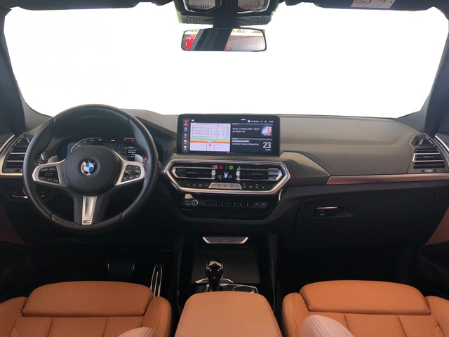 BMW X3 xDrive20d color Gris. Año 2024. 140KW(190CV). Diésel. En concesionario Vehinter Getafe de Madrid