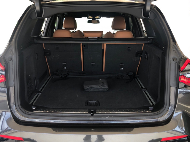 BMW X3 xDrive20d color Gris. Año 2024. 140KW(190CV). Diésel. En concesionario Vehinter Getafe de Madrid