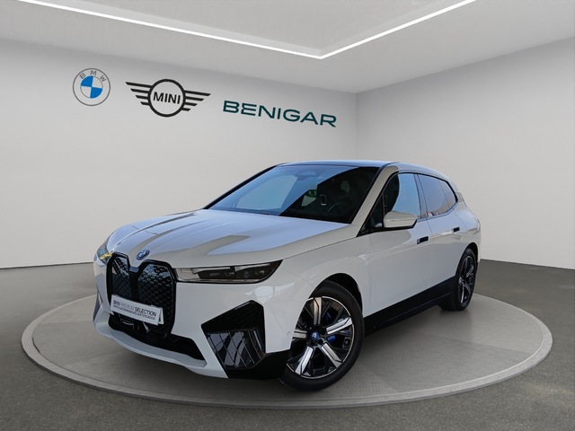 BMW iX xDrive40 color Blanco. Año 2022. 240KW(326CV). Eléctrico. En concesionario FINESTRAT Automoviles Fersan, S.A. de Alicante