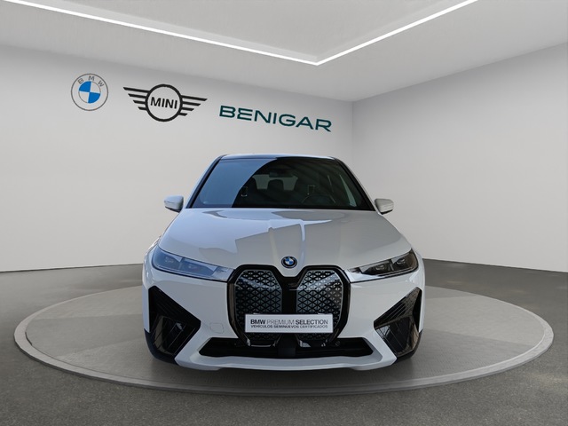 BMW iX xDrive40 color Blanco. Año 2022. 240KW(326CV). Eléctrico. En concesionario FINESTRAT Automoviles Fersan, S.A. de Alicante