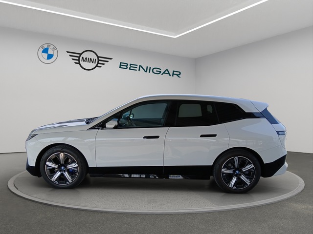 BMW iX xDrive40 color Blanco. Año 2022. 240KW(326CV). Eléctrico. En concesionario FINESTRAT Automoviles Fersan, S.A. de Alicante