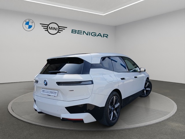 BMW iX xDrive40 color Blanco. Año 2022. 240KW(326CV). Eléctrico. En concesionario FINESTRAT Automoviles Fersan, S.A. de Alicante