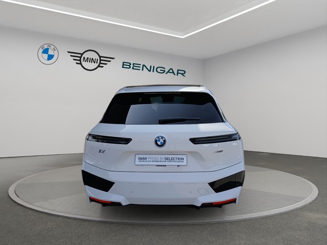 BMW iX xDrive40 color Blanco. Año 2022. 240KW(326CV). Eléctrico. En concesionario FINESTRAT Automoviles Fersan, S.A. de Alicante