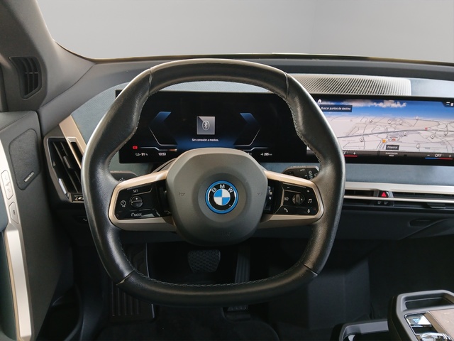 BMW iX xDrive40 color Blanco. Año 2022. 240KW(326CV). Eléctrico. En concesionario FINESTRAT Automoviles Fersan, S.A. de Alicante