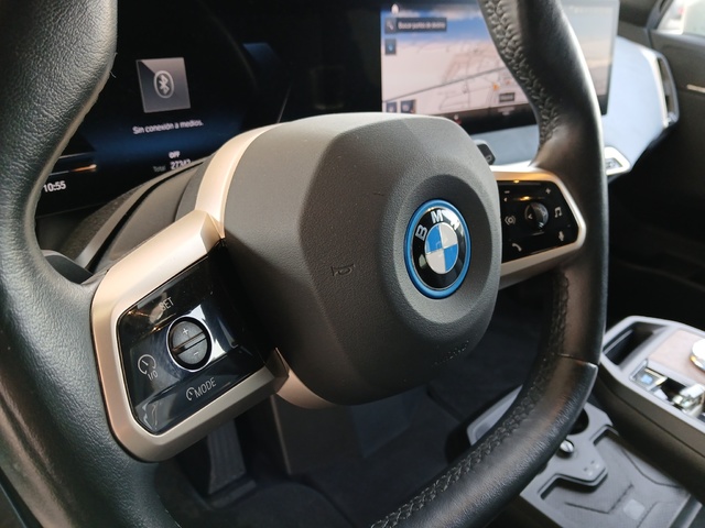 BMW iX xDrive40 color Blanco. Año 2022. 240KW(326CV). Eléctrico. En concesionario FINESTRAT Automoviles Fersan, S.A. de Alicante
