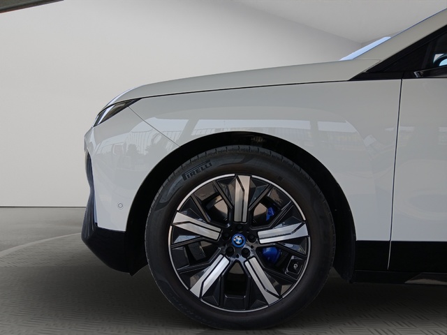 BMW iX xDrive40 color Blanco. Año 2022. 240KW(326CV). Eléctrico. En concesionario FINESTRAT Automoviles Fersan, S.A. de Alicante