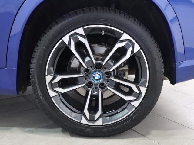 BMW X1 xDrive25e color Azul. Año 2023. 180KW(245CV). Híbrido Electro/Gasolina. En concesionario Pruna Motor, S.L de Barcelona