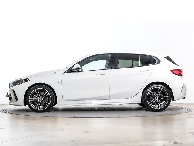 BMW Serie 1 118i color Blanco. Año 2024. 100KW(136CV). Gasolina. En concesionario Oliva Motor Tarragona de Tarragona