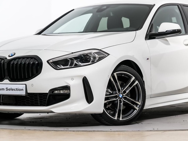 BMW Serie 1 118i color Blanco. Año 2024. 100KW(136CV). Gasolina. En concesionario Oliva Motor Tarragona de Tarragona