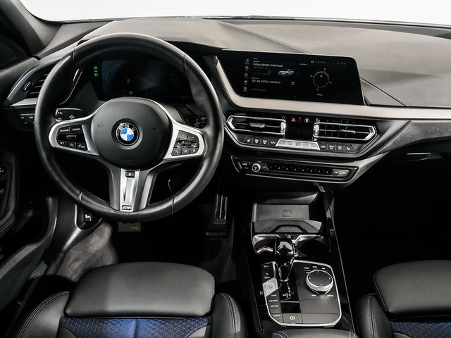 BMW Serie 1 118i color Blanco. Año 2024. 100KW(136CV). Gasolina. En concesionario Oliva Motor Tarragona de Tarragona