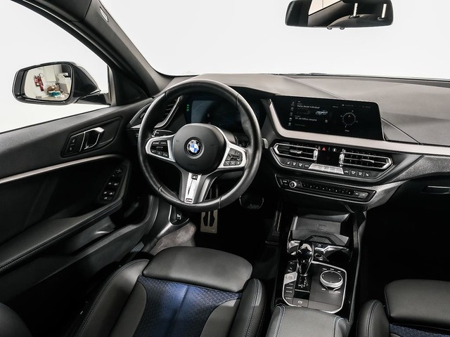BMW Serie 1 118i color Blanco. Año 2024. 100KW(136CV). Gasolina. En concesionario Oliva Motor Tarragona de Tarragona