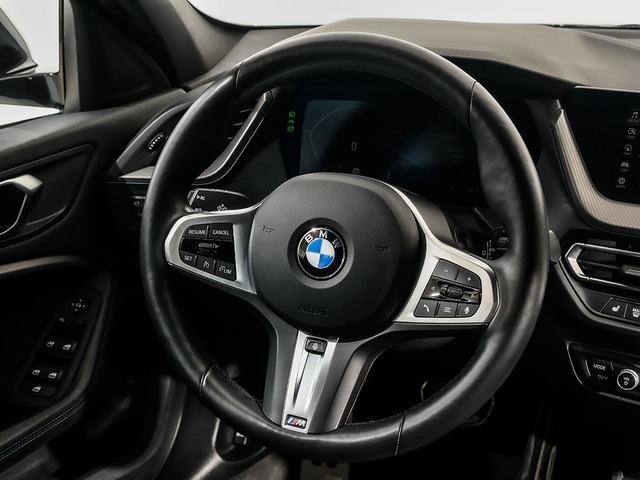 BMW Serie 1 118i color Blanco. Año 2024. 100KW(136CV). Gasolina. En concesionario Oliva Motor Tarragona de Tarragona